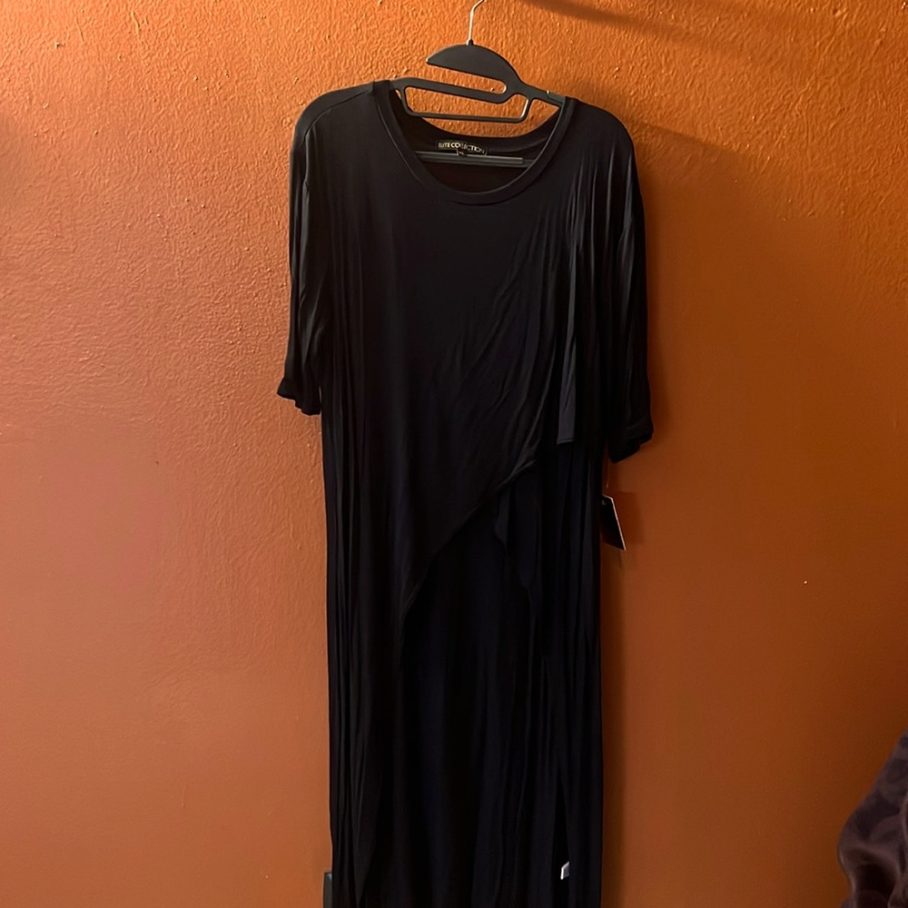 BRAND NEW with TAG L-XL ELITE COLLECTION black with a slit opening in the front